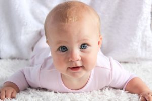 Dlaczego i jak wspierać rozwój sensoryczny niemowlaków i małych dzieci?